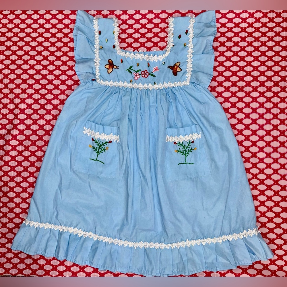 Vintage Girls Peruvian Light Blue/White 🐝 & Flower Embroidered Dress!